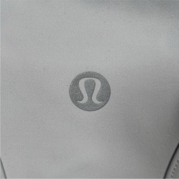 Lululemon Nulux Racerback Cropped Tank  Women’s Xsmall (0/2) Vapor Light Gray - Picture 8 of 10